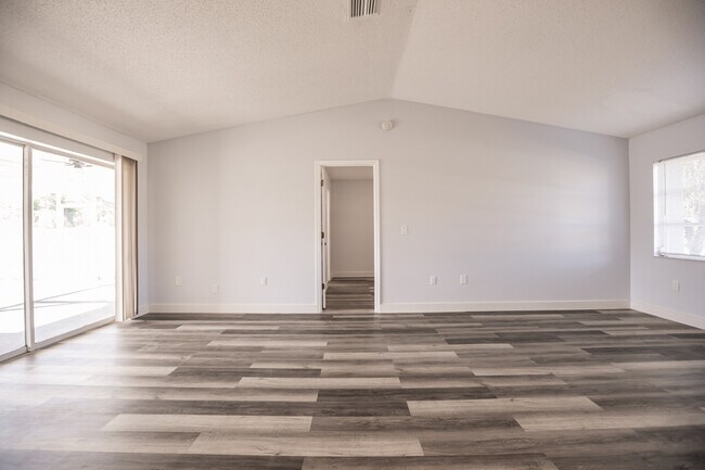 Building Photo - 11065 Waterford Ave