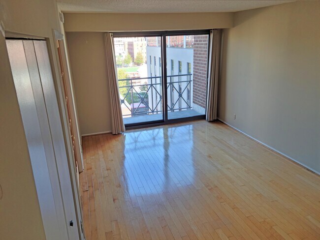 Building Photo - 1401 17th St NW