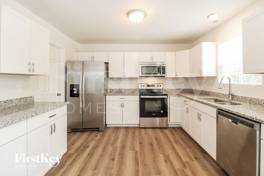 Building Photo - 718 Ferndale Blvd