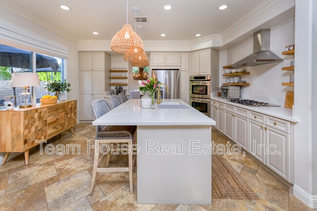 Building Photo - 27733 Mansfield Ct