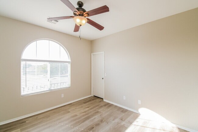 Building Photo - 10498 E Aster Ln