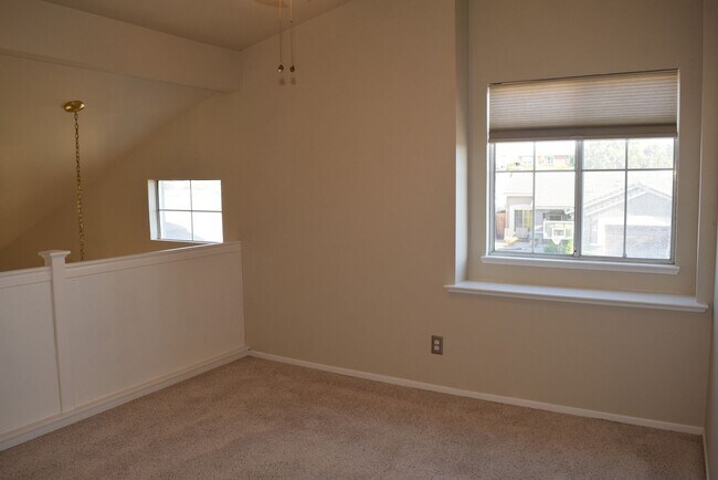 Building Photo - 1608 Poppy Cir