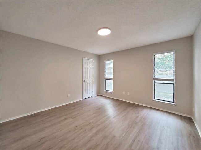 Building Photo - 9512 Meadowheath Dr