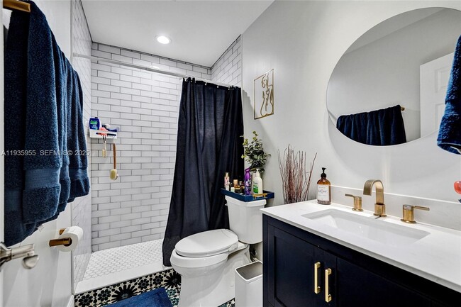 Building Photo - 2826 Dewey St