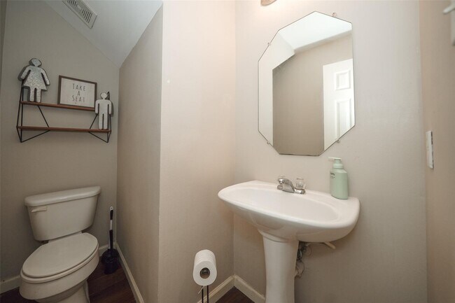 Building Photo - 6423 Austinville Dr