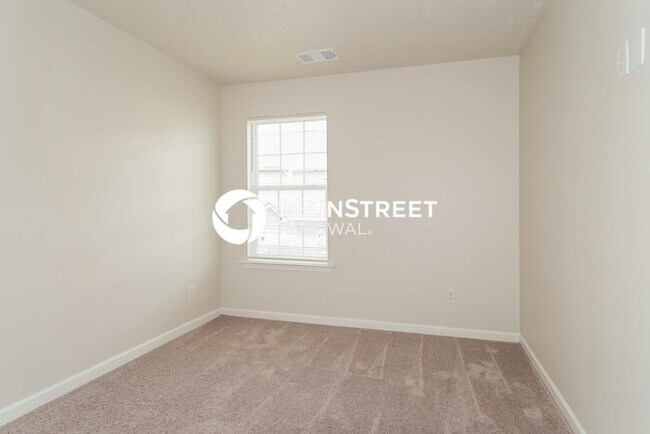 Building Photo - 3 Bedroom Pet-Friendly Home in La Vergne, TN with Main Street Renewal