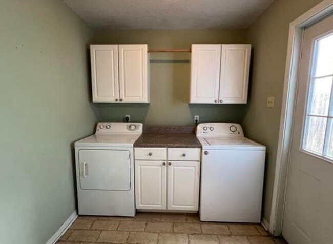 Building Photo - 110 Westchase Dr