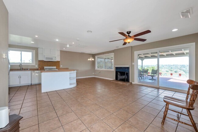 Building Photo - CHARMING 3-BED 2-BATH NEAR THE BAY WITH SPECTACULAR CANYON VIEW