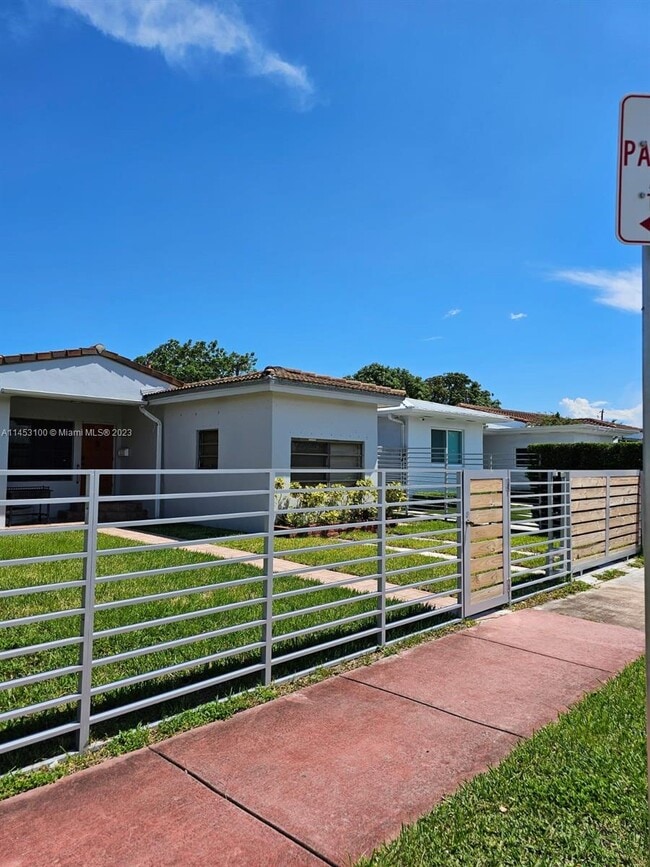 Building Photo - 1510 Normandy Dr