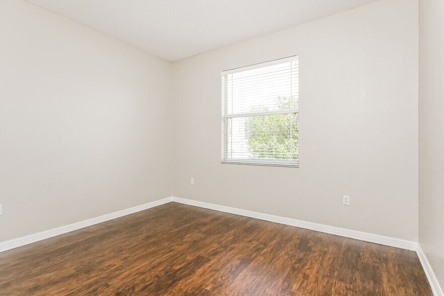 Building Photo - 6033 Live Oak Dr
