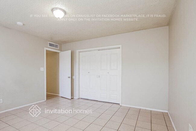 Building Photo - 5942 W Whitton Ave