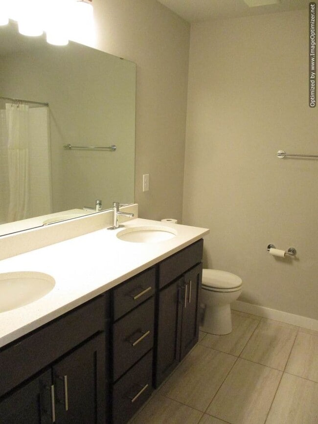 Building Photo - Spacious 4-Bedroom Home with Modern Comforts