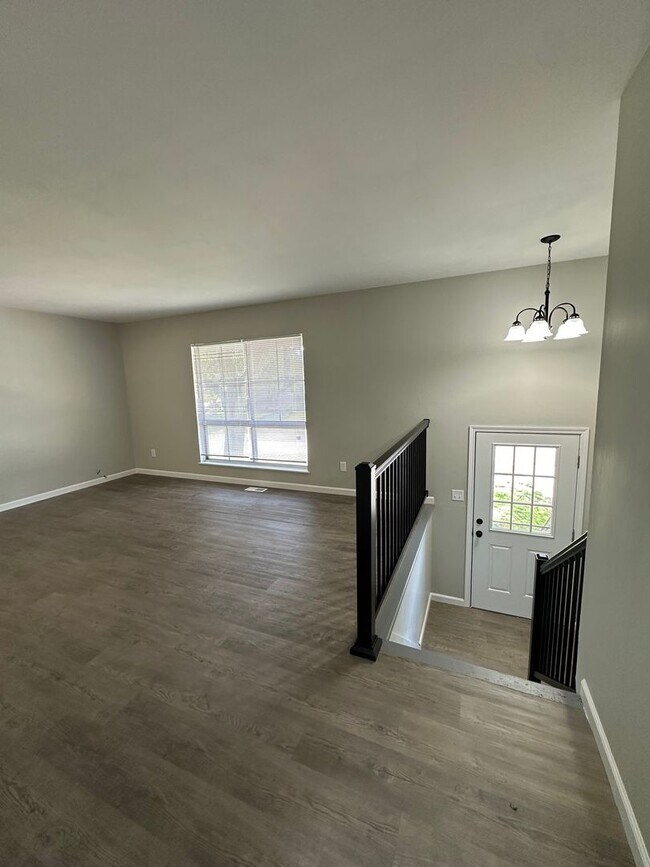 Building Photo - Four Bedroom Single Family Home