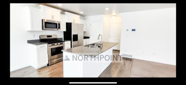 Building Photo - Beautiful 3BR 2BA Home w/ Quartz Kitchen and Garage in Herriman! Amazing Price!!!