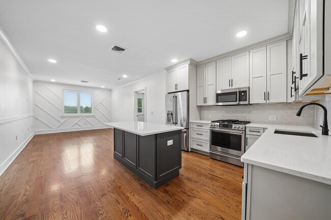 Building Photo - 139 Sherman Pl