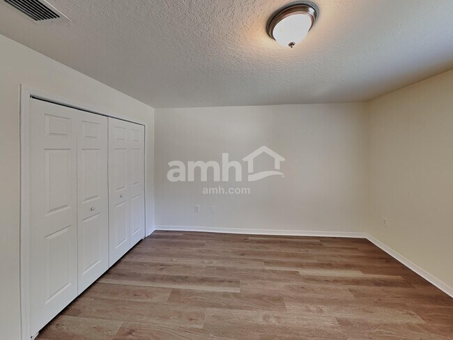 Building Photo - 544 Westcliffe Dr