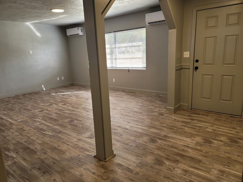 Building Photo - 5321 NE 29th St