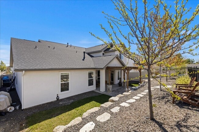 Building Photo - 5 Bed 3 bath Golf Course Neighborhood