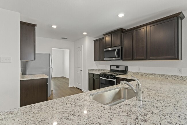 Building Photo - 4414 Banting Cres