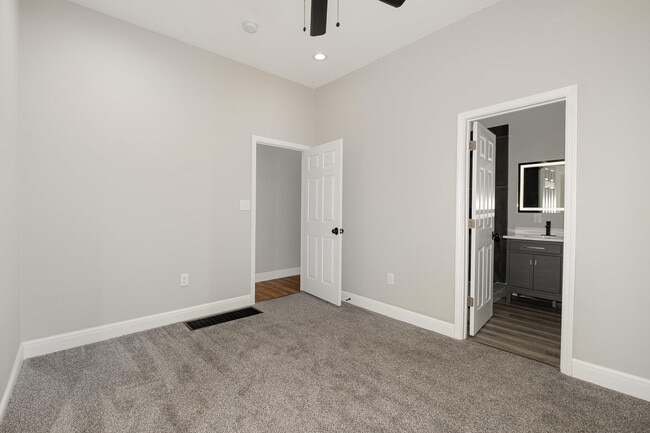 Building Photo - 1026 Orchard St