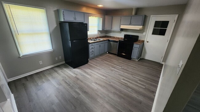 Building Photo - 4 BR / 2.5 BA Single family home