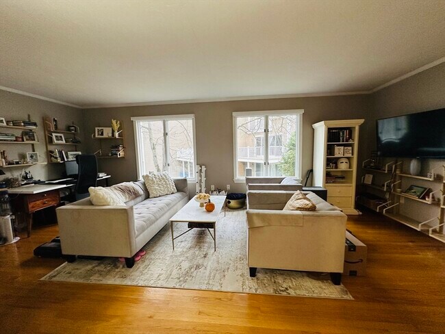 Building Photo - 46 Pointe Rok Dr