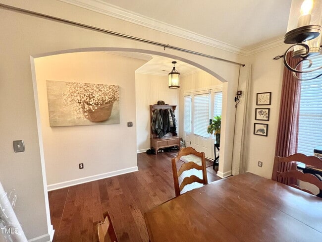 Building Photo - Unique opportunity -- with POOL!