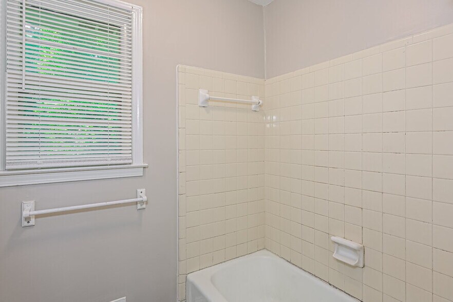 Building Photo - 355 Arcadia Pl SW