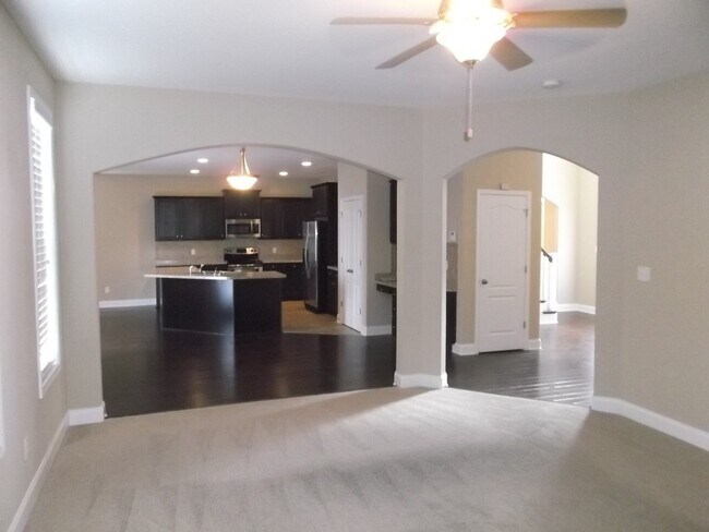 Building Photo - Absolutely Gorgeous!