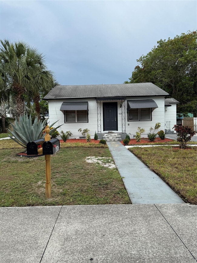 Building Photo - 626 37th St