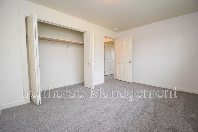 Building Photo - 807 W Villard St