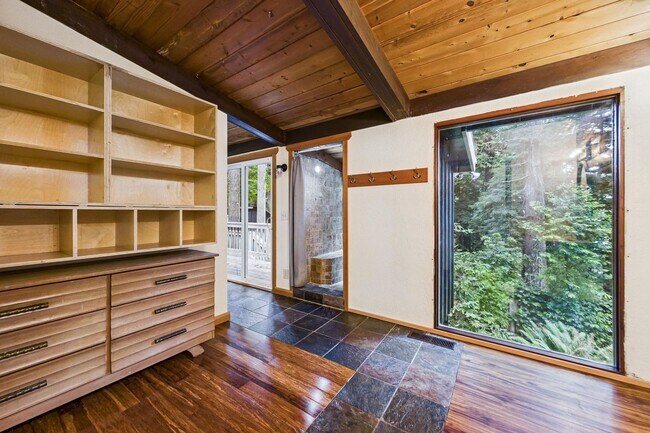 Building Photo - 2910 Greenbriar Ln