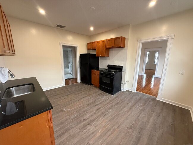 Building Photo - 204 Homestead Ave