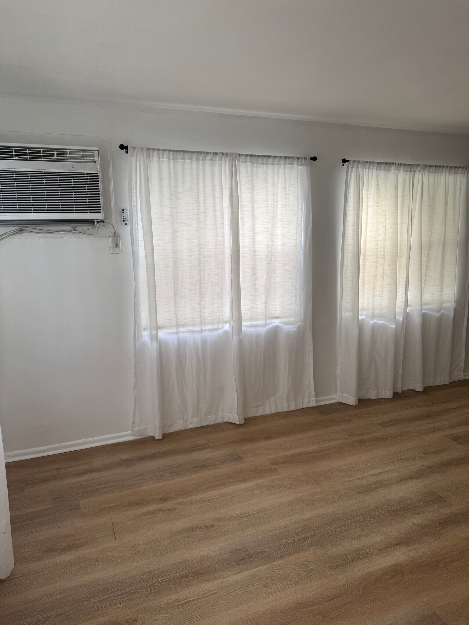 Building Photo - 171 S Broadway