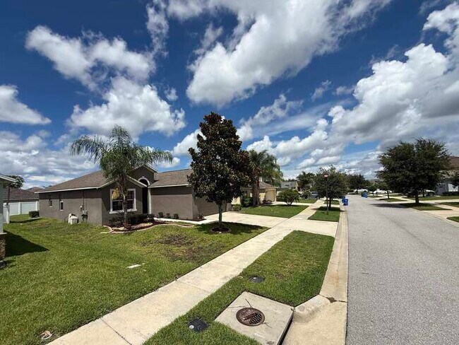 Building Photo - 930 Meadow Glade Dr