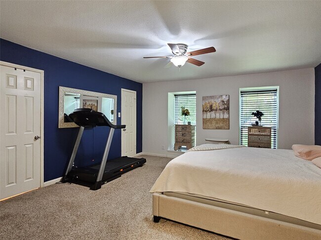 Building Photo - 1806 Saxony Ln