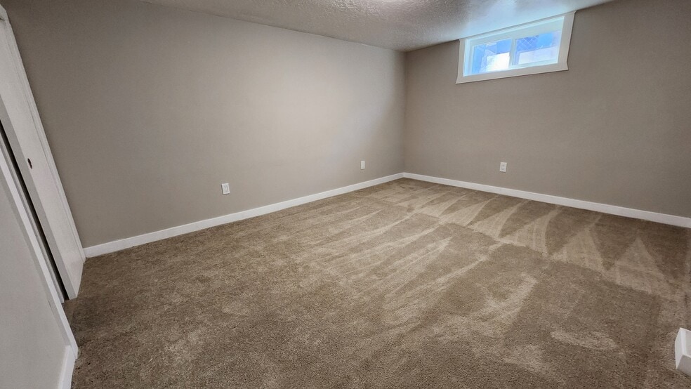 Building Photo - 920 W 600 N