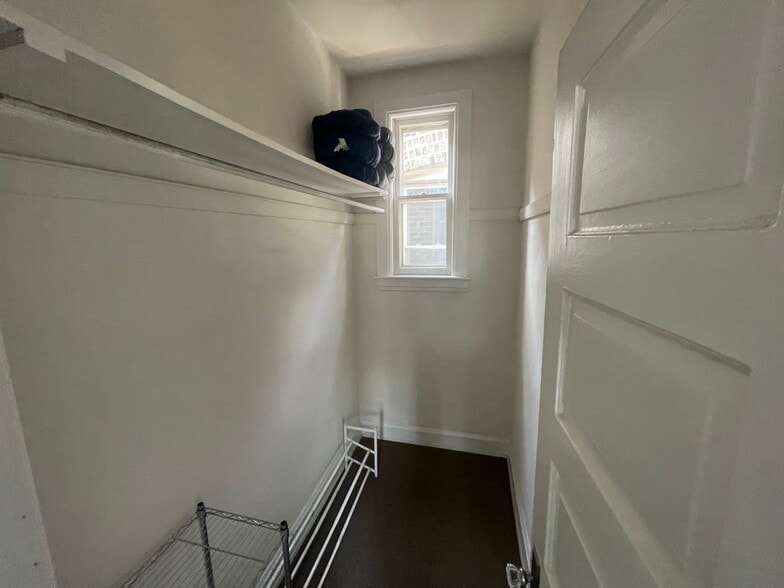 Closet - 3338 S May St