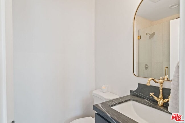 Building Photo - 5664 Coliseum St