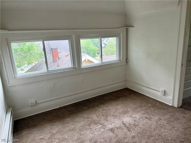 Building Photo - 3430 Beechwood Ave