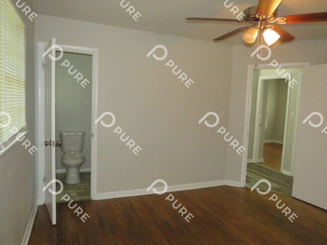Building Photo - 2217 Linde St NW