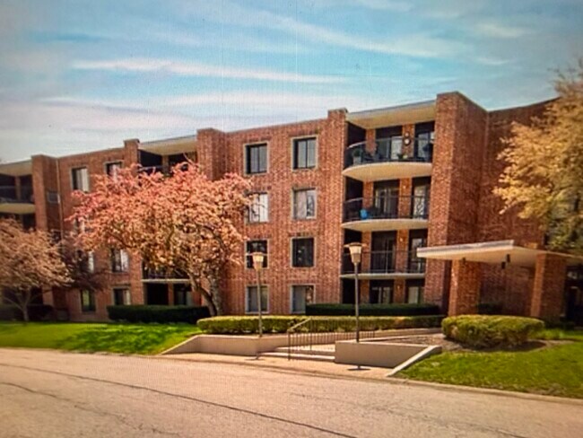 Building Photo - 1615 E Central Rd