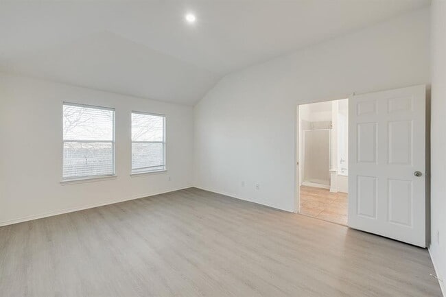 Building Photo - 298 Fall Dr