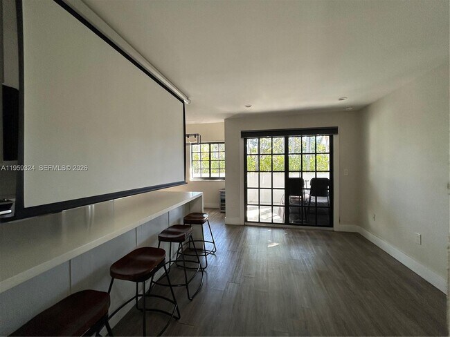 Building Photo - 3538 SW 17th St