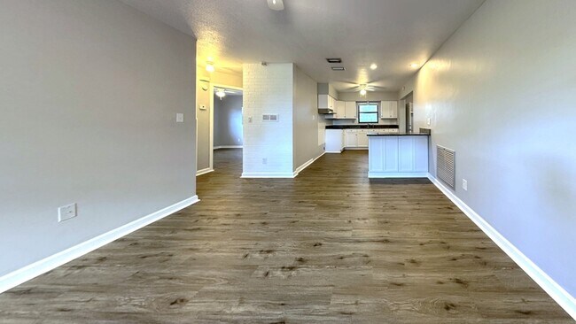 Building Photo - 758 62nd Ave N