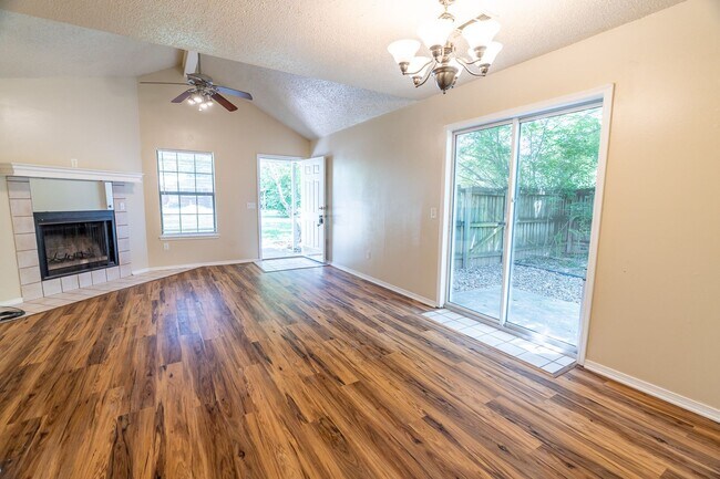 Building Photo - 559 S Ray Ave