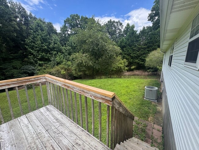 Building Photo - Beautiful 3BR Home for Rent in Toccoa, GA with Fenced Yard & 2-Car Garage