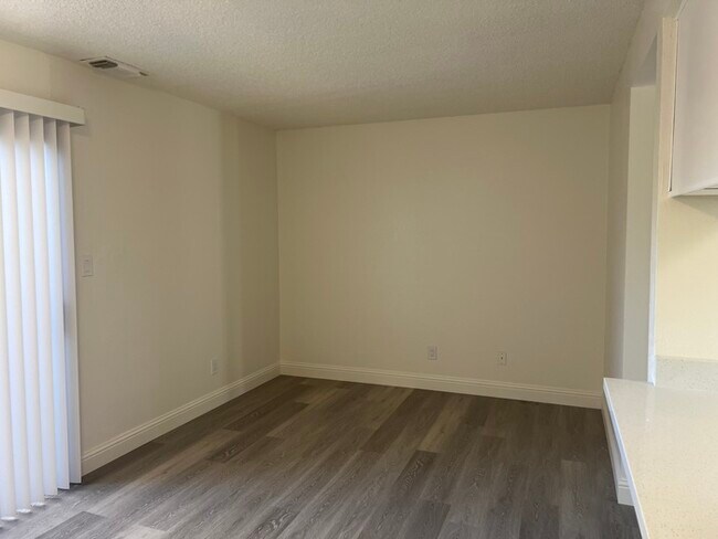 Building Photo - 845 Carro Dr