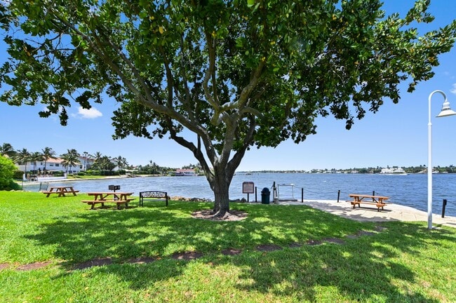 Building Photo - 140 Yacht Club Way