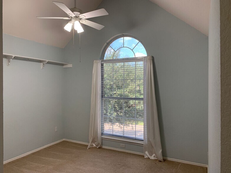 Building Photo - 109 Falcon Creek Dr